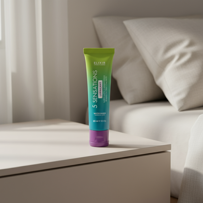 Lubricante Elixir 5 Sensaciones en mesa de noche minimalista, intimidad discreta TuErótica